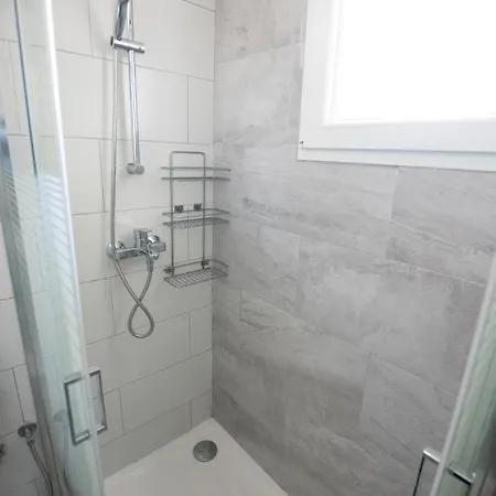 Glabur - The Cozy 2 Bdr - City, Free Parking & Wifi, Welcomes You!!! Apartmán